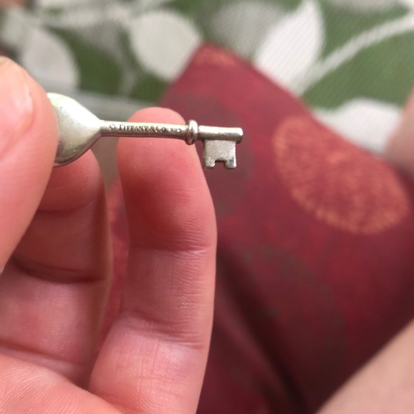 Tiffany & Co silver heart key pendant w/ diamond - Picture 2 of 2